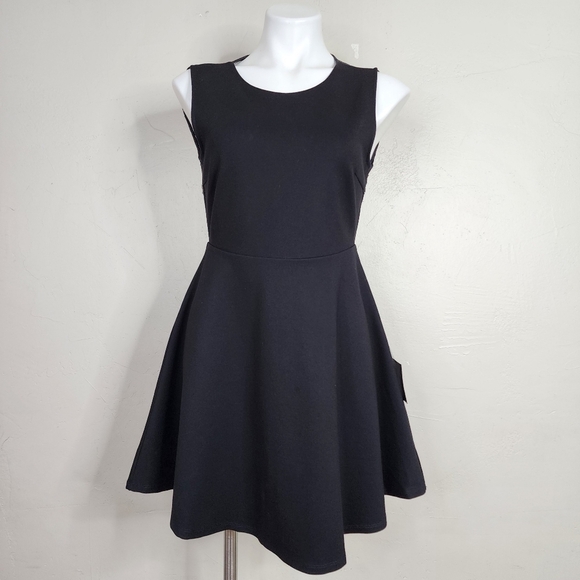 NWT Lulu's Need You Close Black Lace Backless Skater Dress Size Medium - Picture 3 of 16